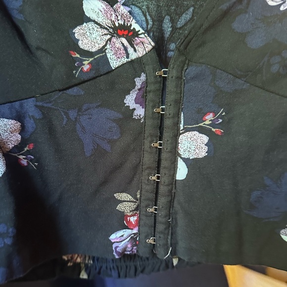 Wild Fable Floral Crop Top Size Small - Picture 3 of 5